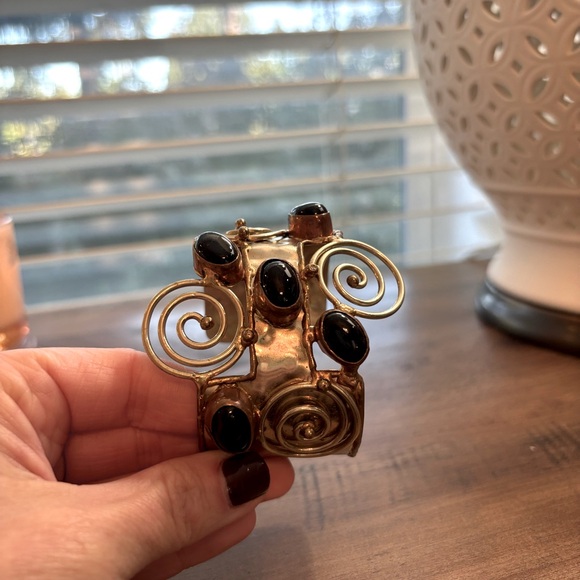 Vintage Large hammered silver, gold, copper cuff with blue gems 💎 - Picture 4 of 9